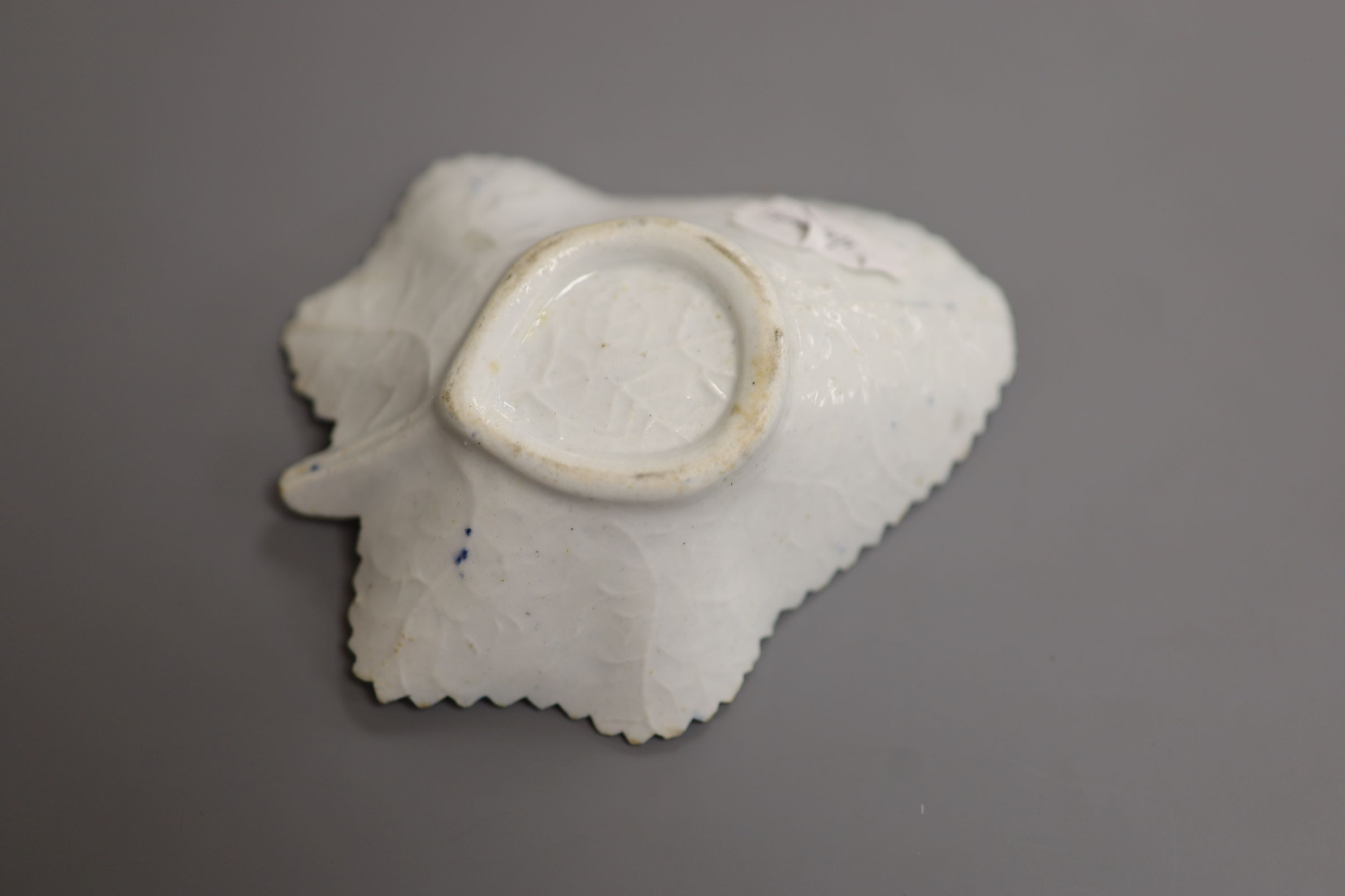 A Lowestoft leaf shaped dish, with grape vines, c.1775, length 10cm